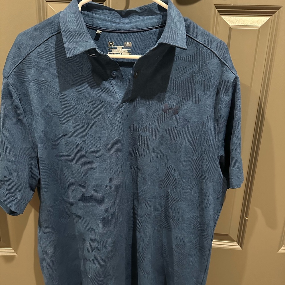 Under armour loose fit golf polo. Size large. Blue camo.